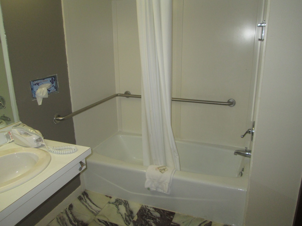 Bellevue Hotel & Suites - photo 37