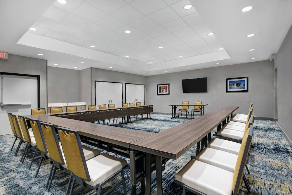 TownePlace Suites by Marriott Phoenix Glendale Sports & Entertainment District - photo 37