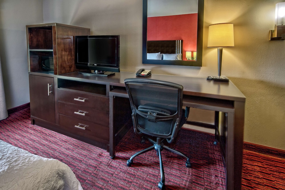 Hampton Inn & Suites Lebanon - photo 23