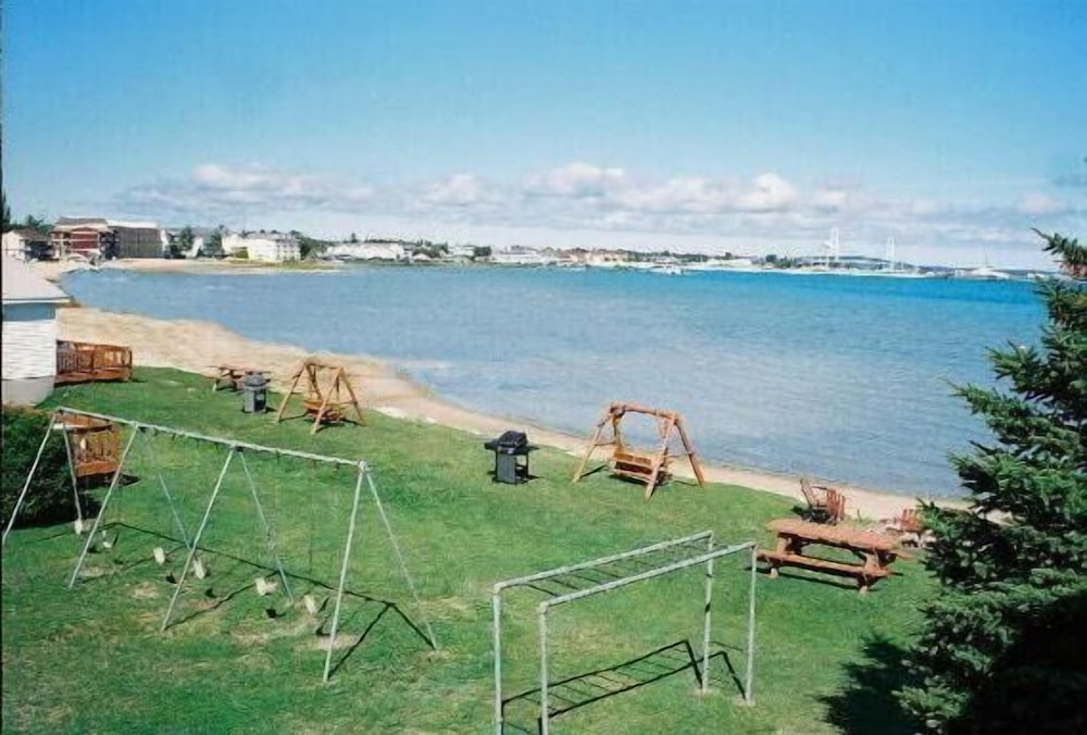Sunrise Beach Motel - photo 25