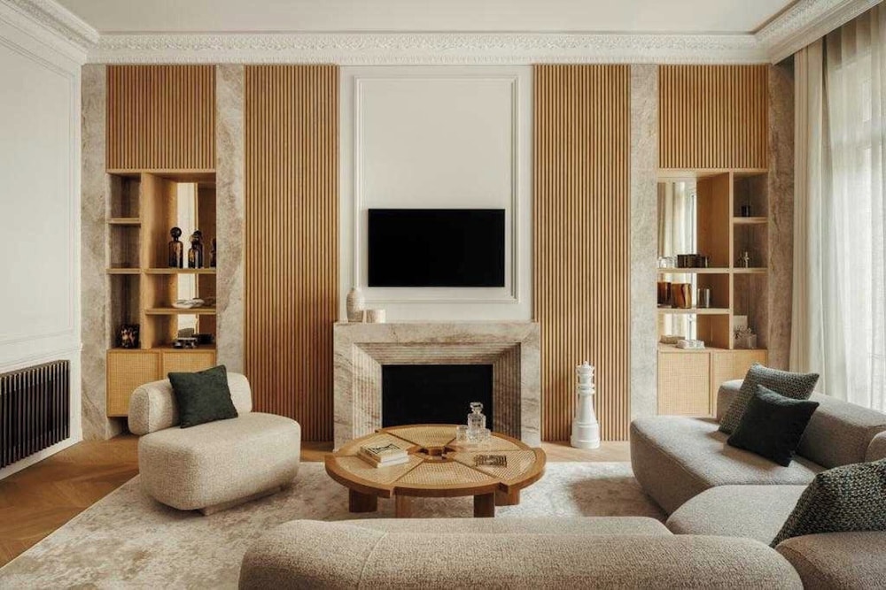 Luxurious & Newly Refurbished Apartment Champs Elysees — 4-Star Luxury Hotel in Paris, France