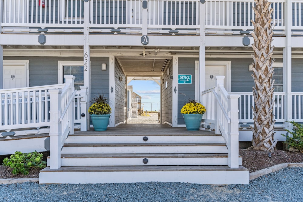 Loggerhead Inn and Suites - photo 105