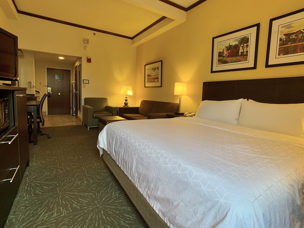 Holiday Inn Express & Suites Charleston Northwoods by IHG - photo 6