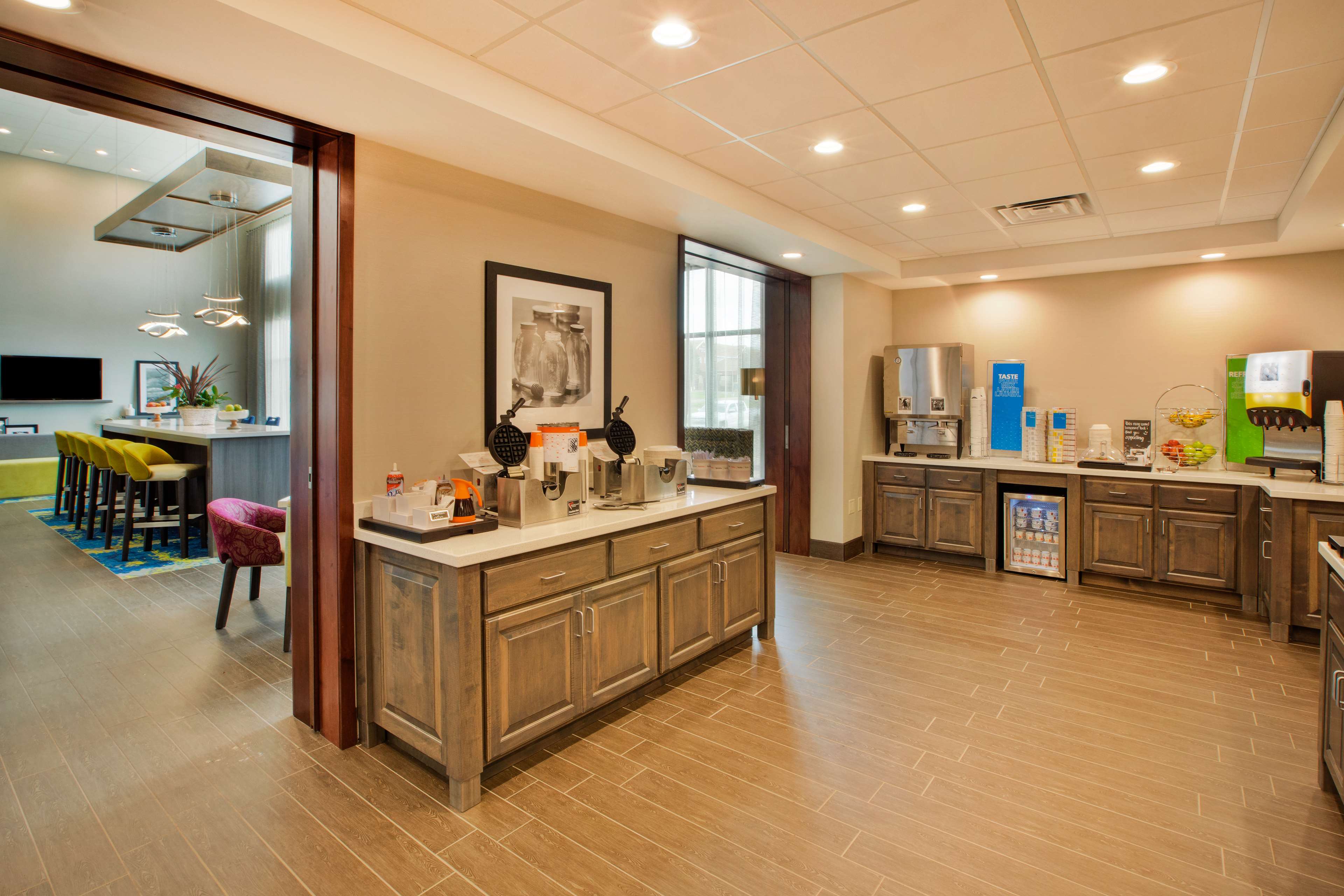 Hampton Inn & Suites Southwest Sioux Falls - photo 13