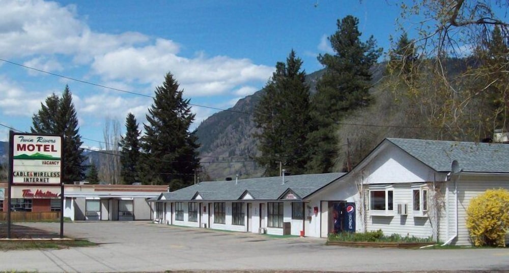 Twin Rivers Motel — hotel in Castlegar