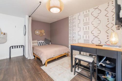 Midtown Getaway: Trendy Studio Heart of Reno — 4-Star Luxury Hotel in Reno, United States