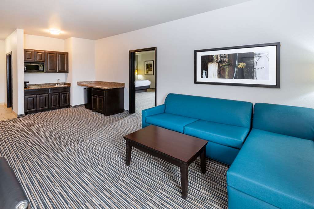 La Quinta Inn & Suites by Wyndham Mt. Pleasant - photo 31