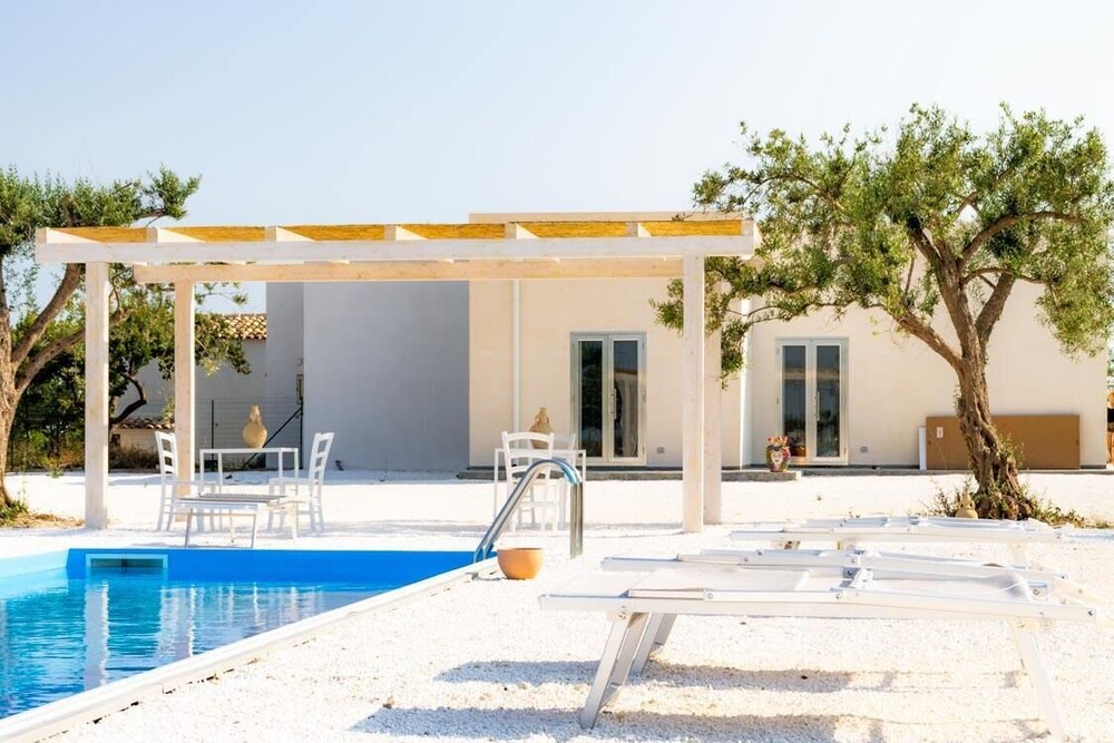 Isola dei poeti — 4-Star Luxury Hotel in Noto, Italy