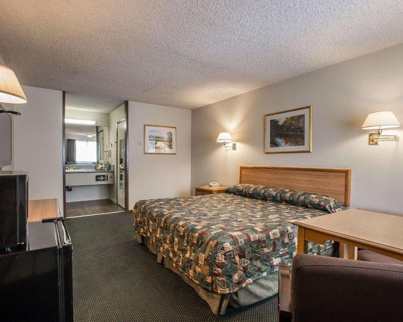 Palm Inn Hotel near Tyler Mall Riverside - photo 17