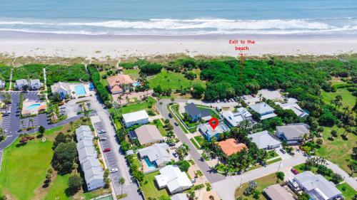 Atlantic Ocean Home 1 minute walk to the beach — 4-Star Luxury Hotel in Cape Canaveral, United States