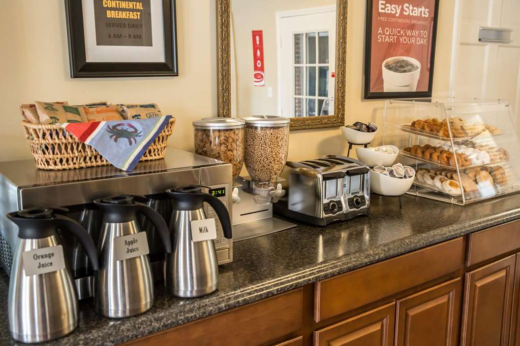 Econo Lodge Crystal Coast - photo 21