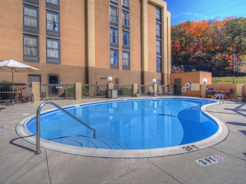 Hampton Inn Bristol - photo 15