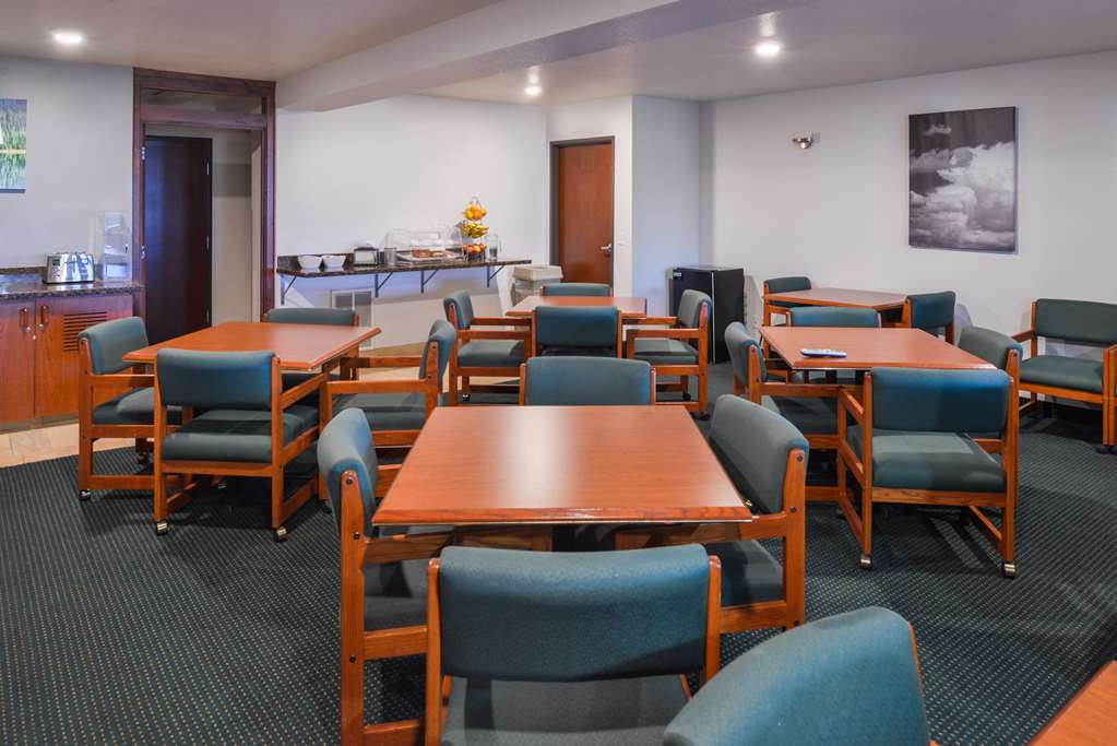 Travelodge Suites by Wyndham Newberg - photo 42