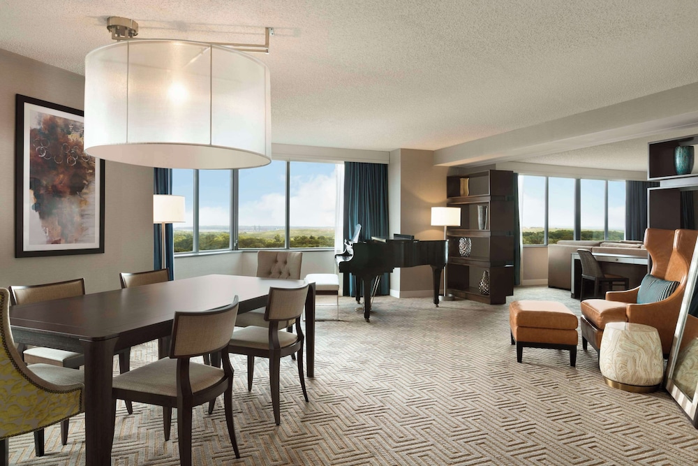 Hilton East Brunswick Hotel & Executive Meeting Center - photo 16
