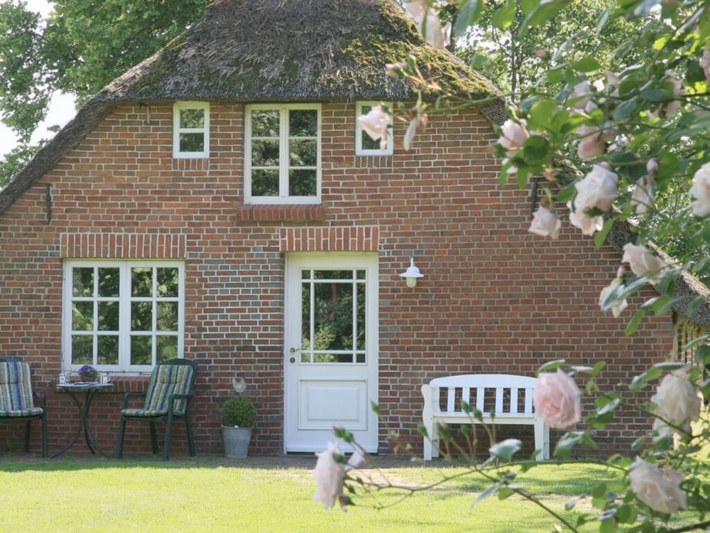 Thatchdachkate Sillenserwisch — 4-Star Luxury Hotel in Butjadingen, Germany