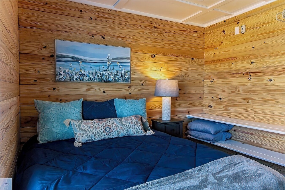 Blue Dolphin Inn and Cottages - photo 23