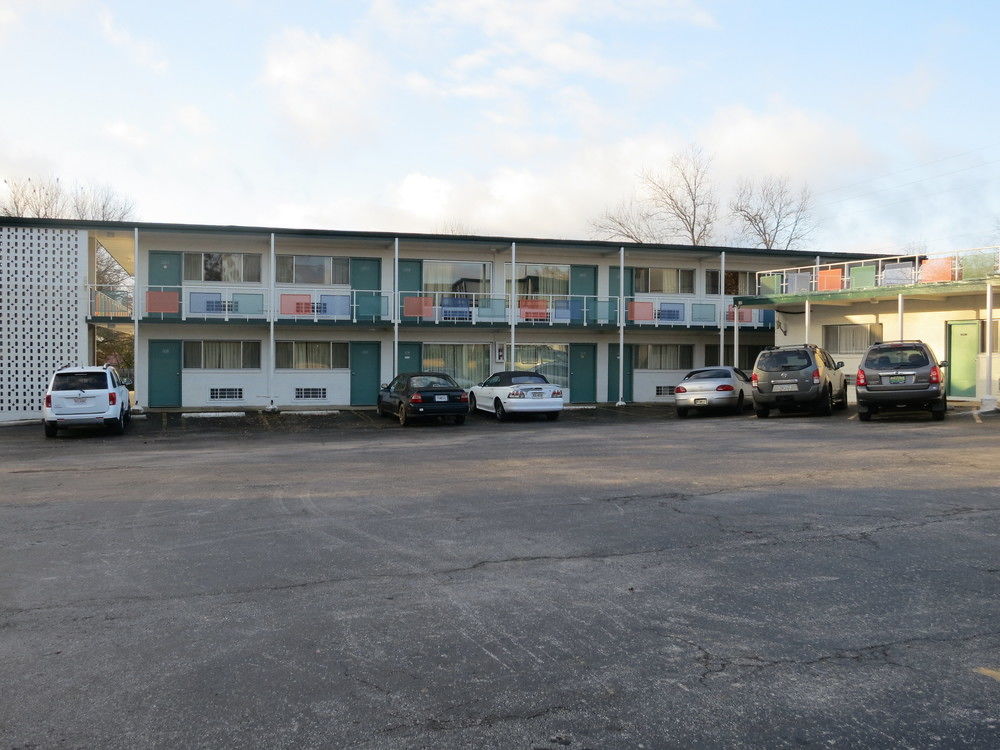 Hamilton Holiday Motel - photo 18