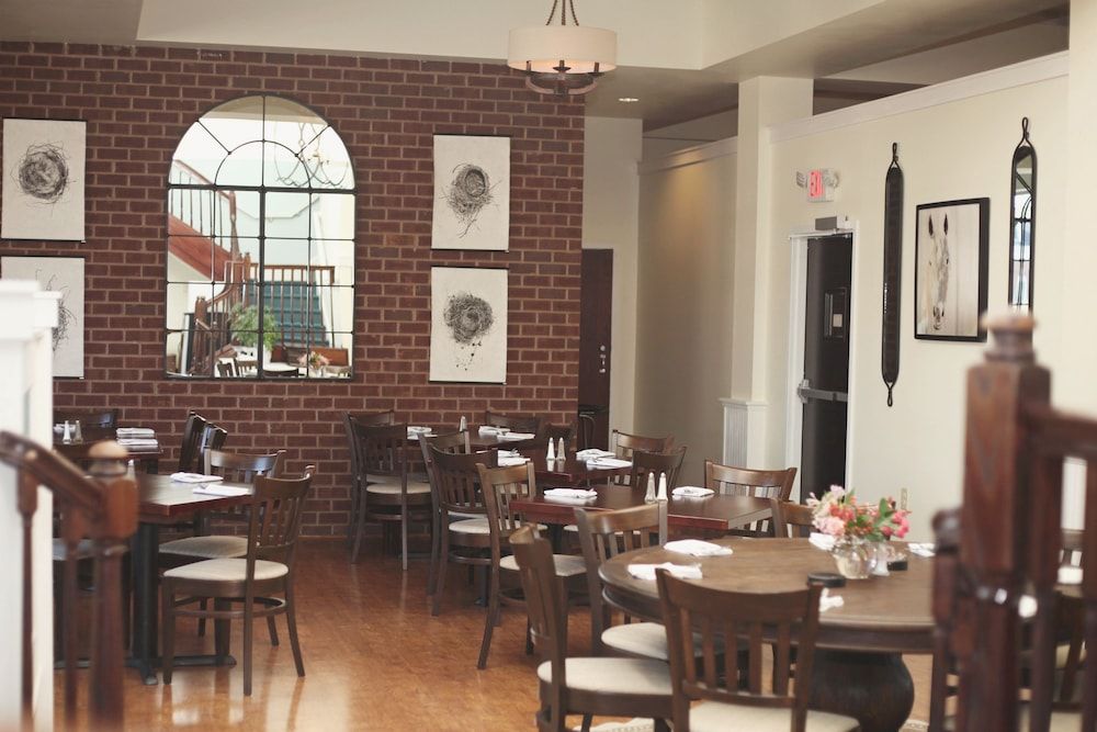 Sheridan Livery Inn & Restaurant - photo 24