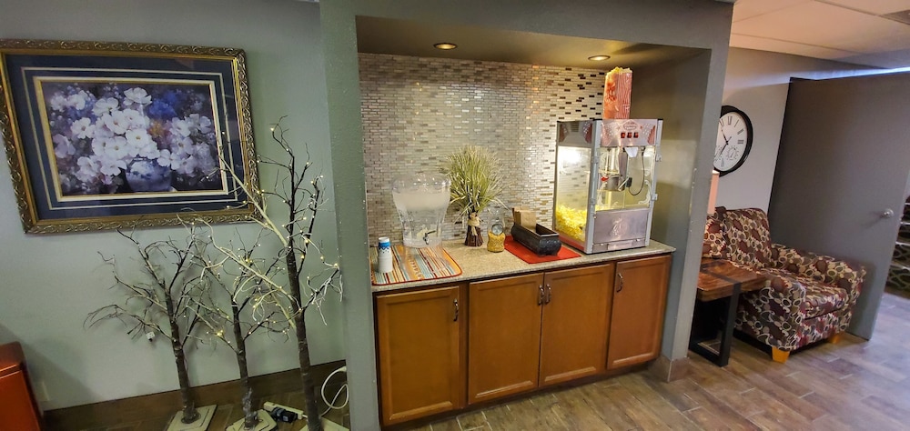 Cottonwood Inn and Conference Center - photo 4