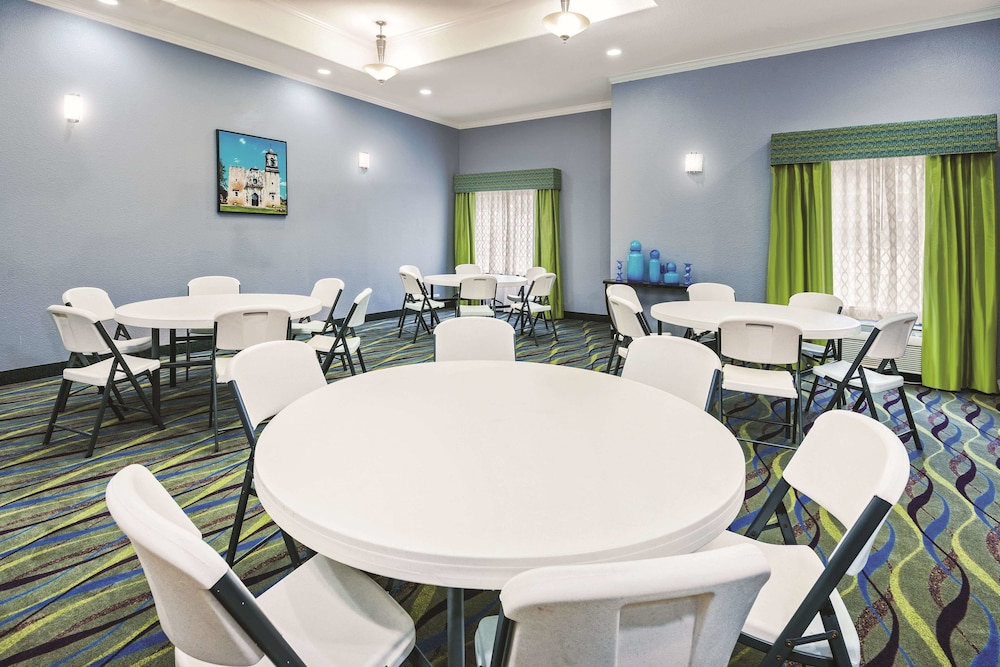 Spark by Hilton San Antonio Dominion - photo 35
