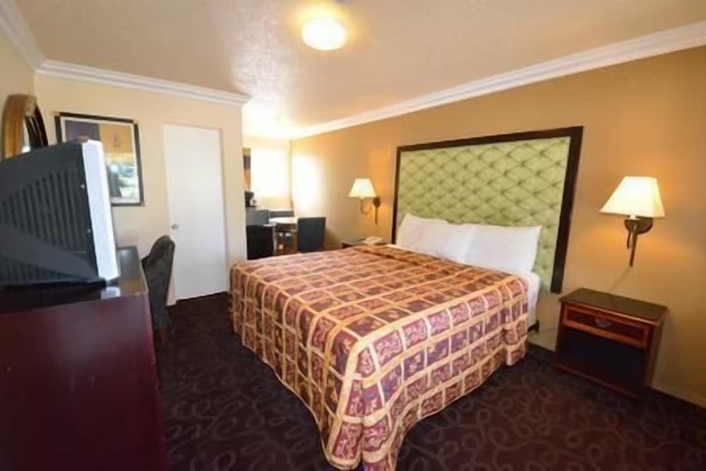 Lamplighter Motel - photo 10