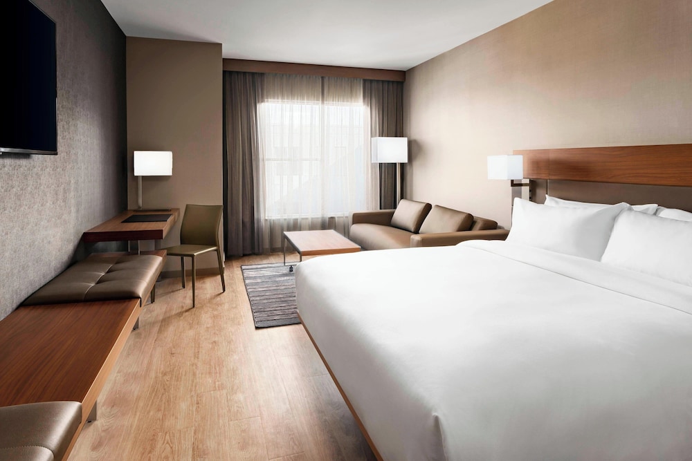 AC Hotel by Marriott Chapel Hill Downtown - photo 6