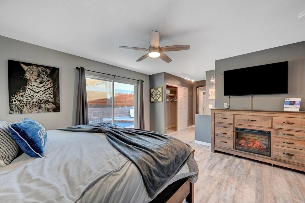 Fresh & Fun Vegas 4BR w Heated Pool Dog Friendly - photo 3