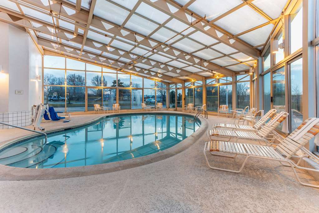 La Quinta Inn & Suites by Wyndham Chicago Gurnee - photo 16