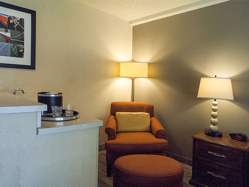 Inn At The Convention Center - photo 19