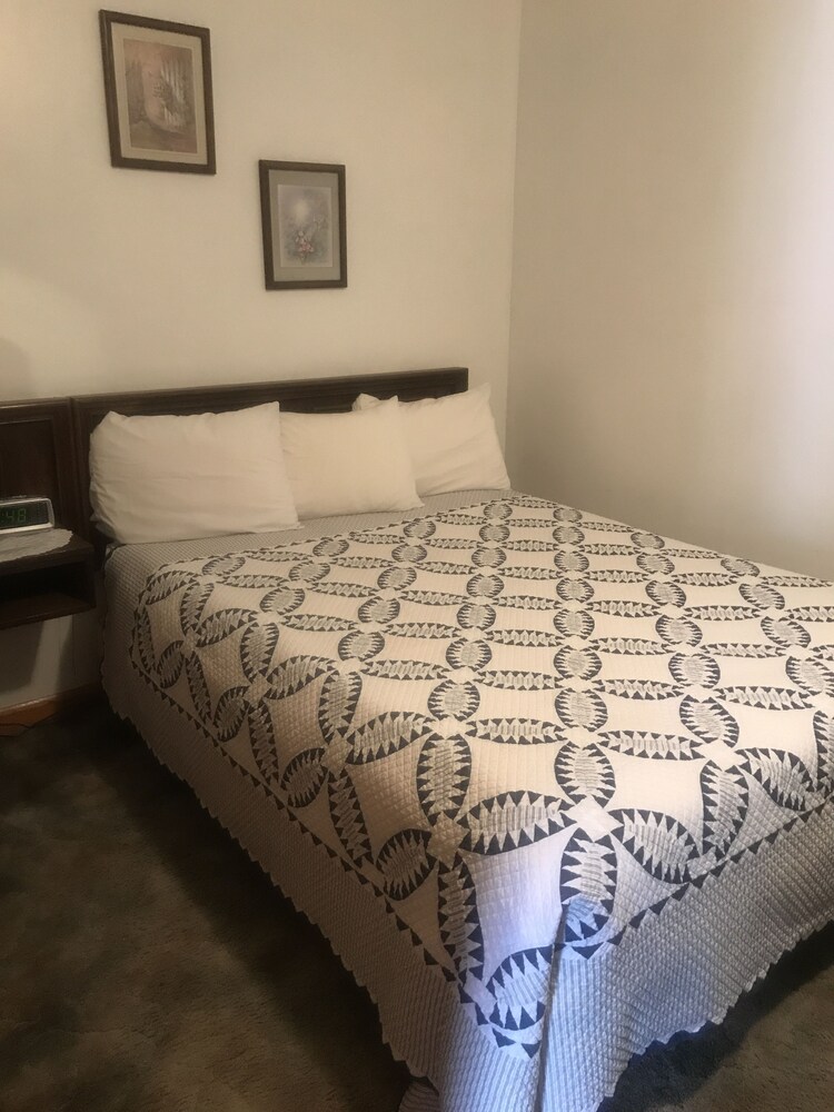 Chalet Motel - photo 9