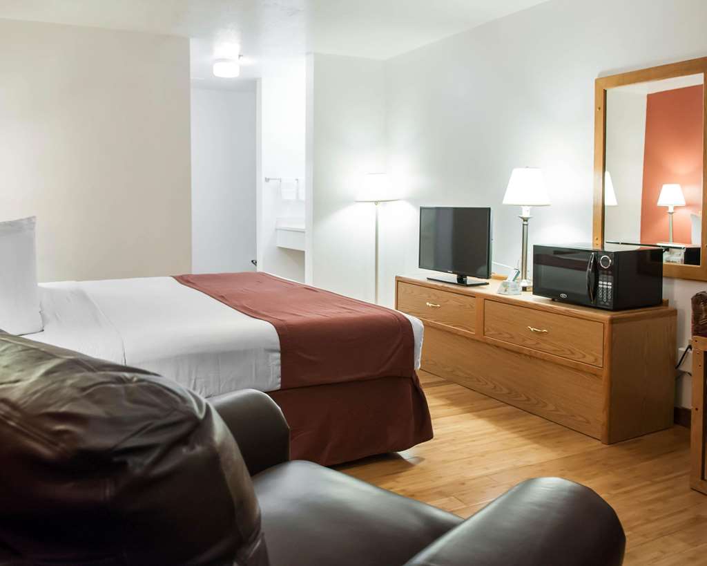 Econo Lodge Albuquerque Old Town - photo 12