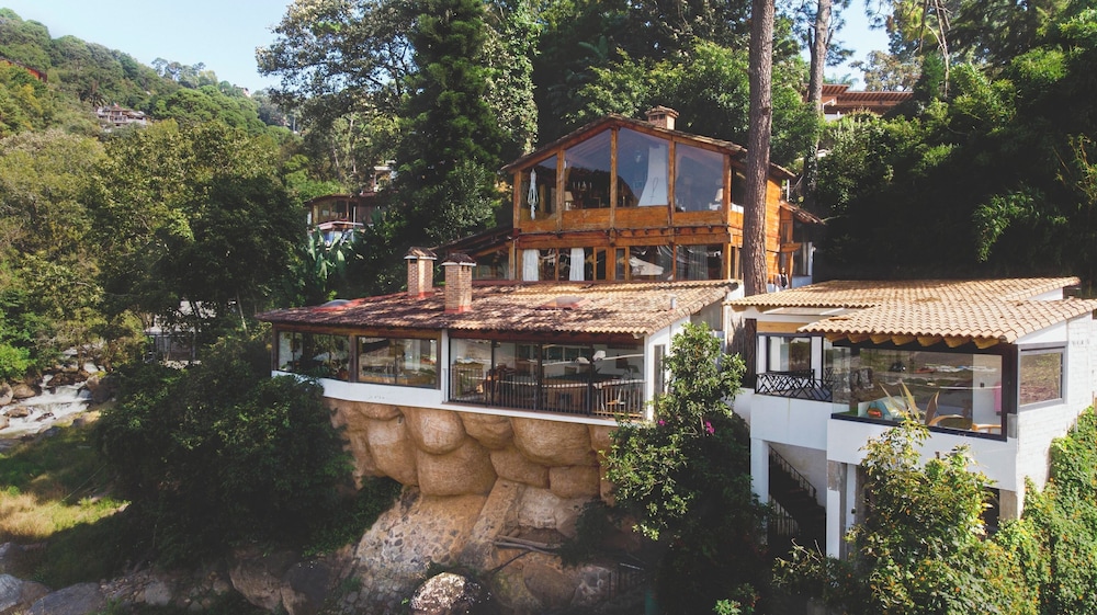 Cozy Cabin in Avandaro — 4-Star Luxury Hotel in Valle De Bravo, Mexico