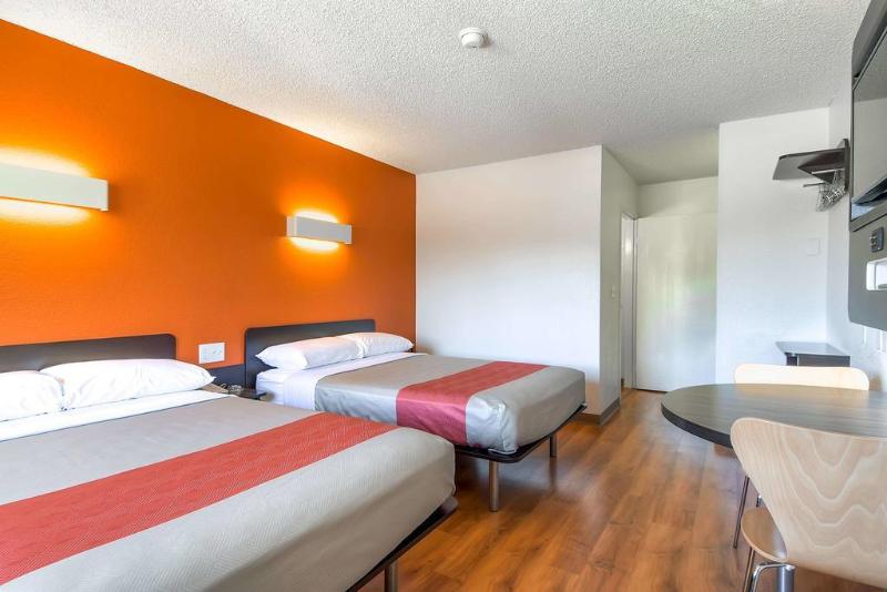 Motel 6 Carlsbad Downtown - photo 20