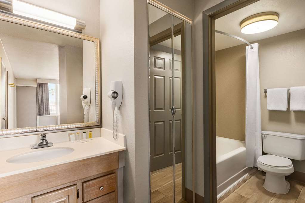 Days Inn by Wyndham Cocoa Beach Port Canaveral - photo 24