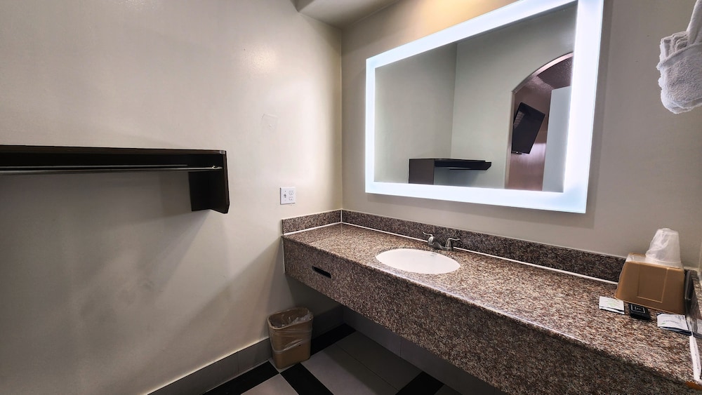 Scottish Inns & Suites Sam Houston Pkwy - photo 22