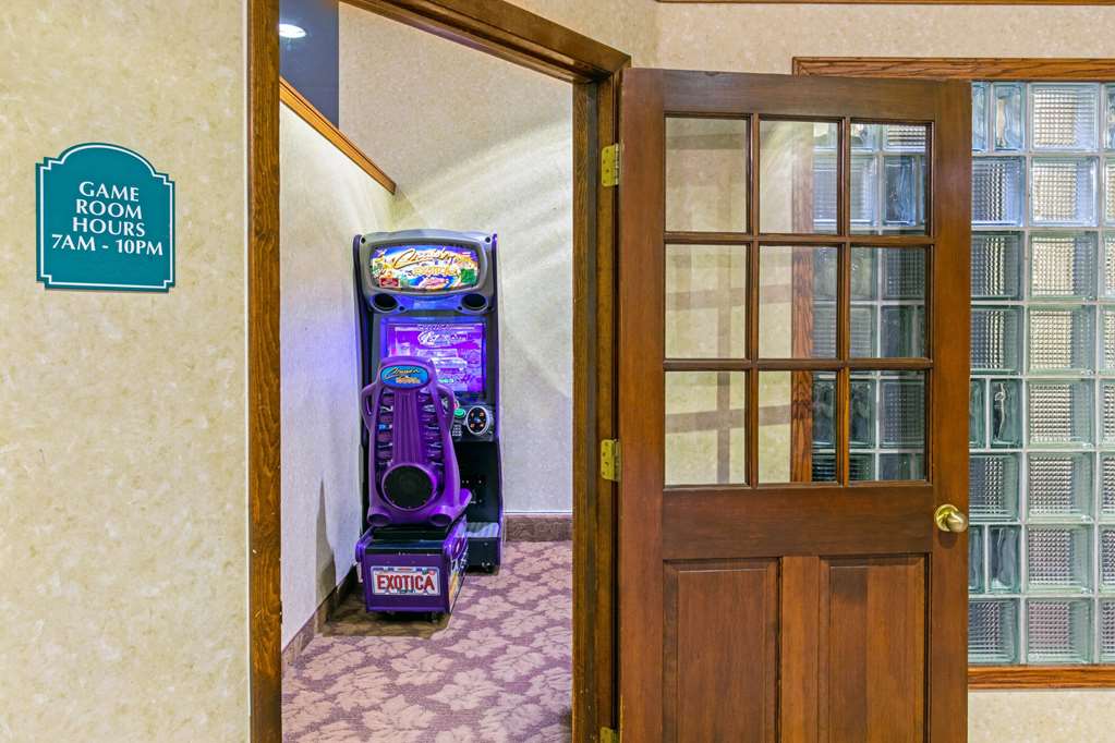 La Quinta Inn & Suites by Wyndham Appleton College Avenue - photo 26