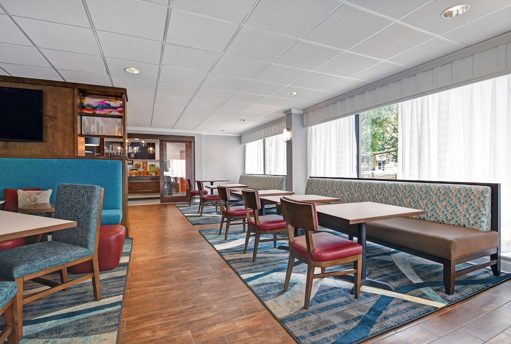 Hampton Inn Charleston Mount Pleasant Patriots Point - photo 3