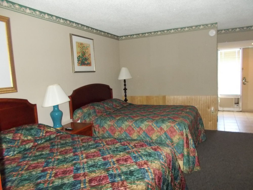 Season's Inn - photo 22