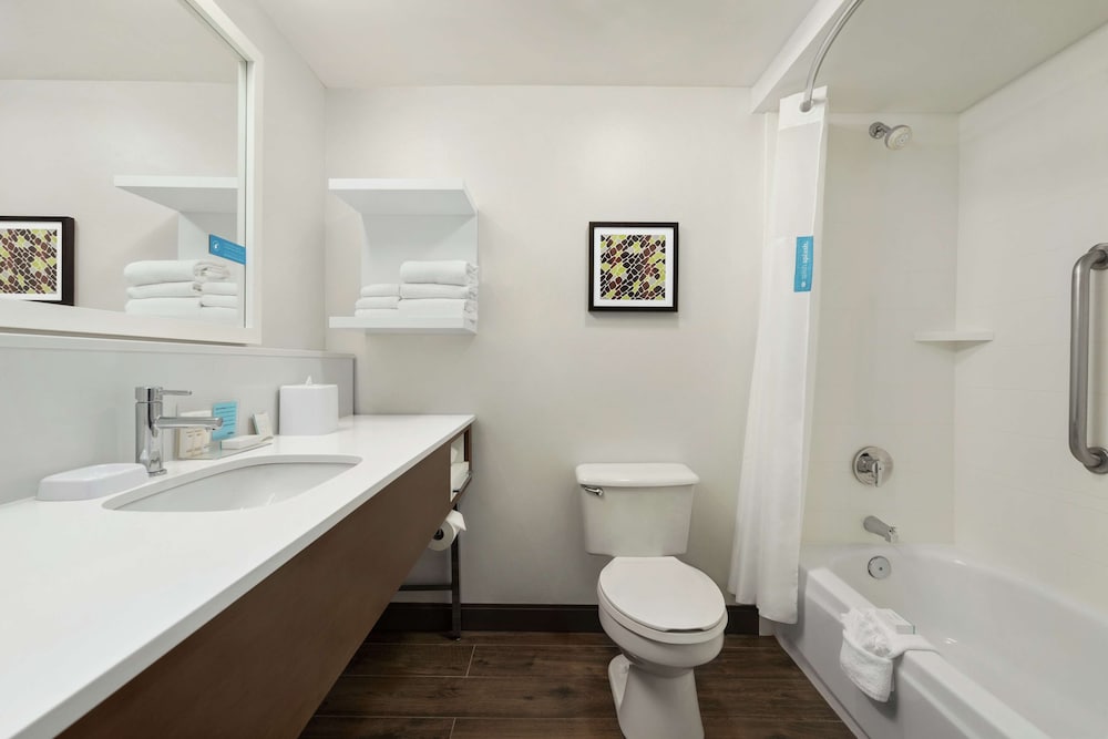 Hampton Inn Portland Airport - photo 16