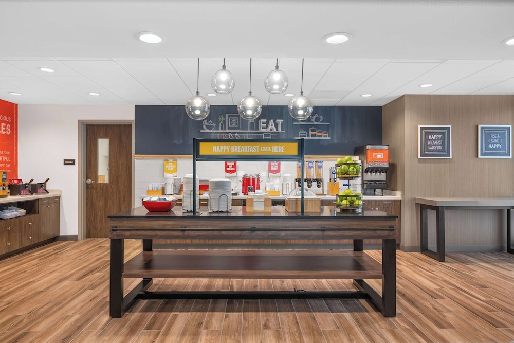 Hampton Inn & Suites by Hilton Bakersfield Central - photo 47