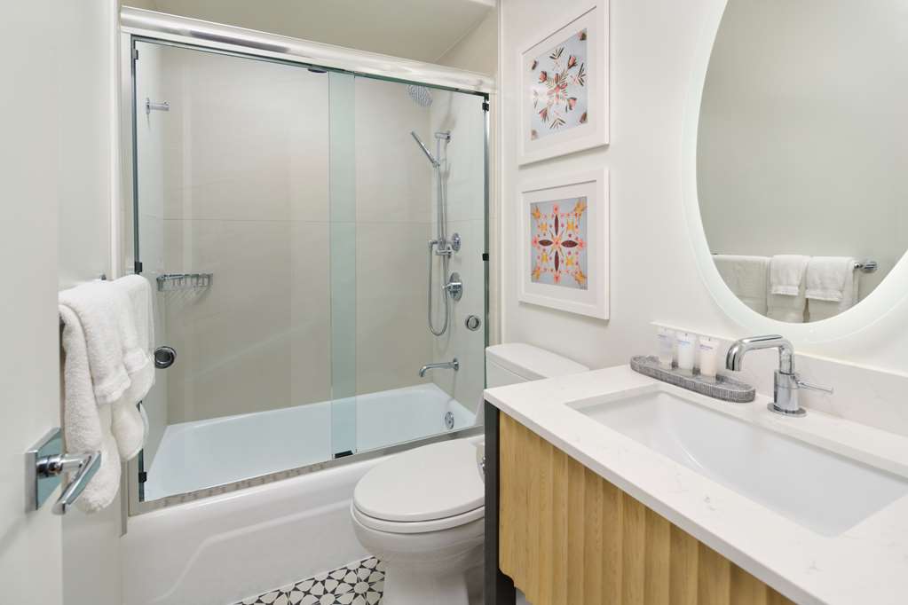 Outrigger Waikiki Paradise Hotel - photo 47
