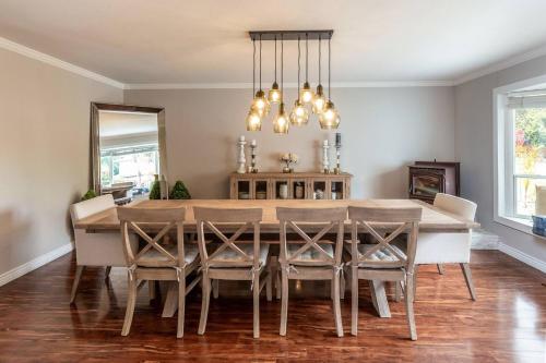 Spacious 5BR San Jose Home w Parking & Backyard — 4-Star Luxury Hotel in San Jose, United States
