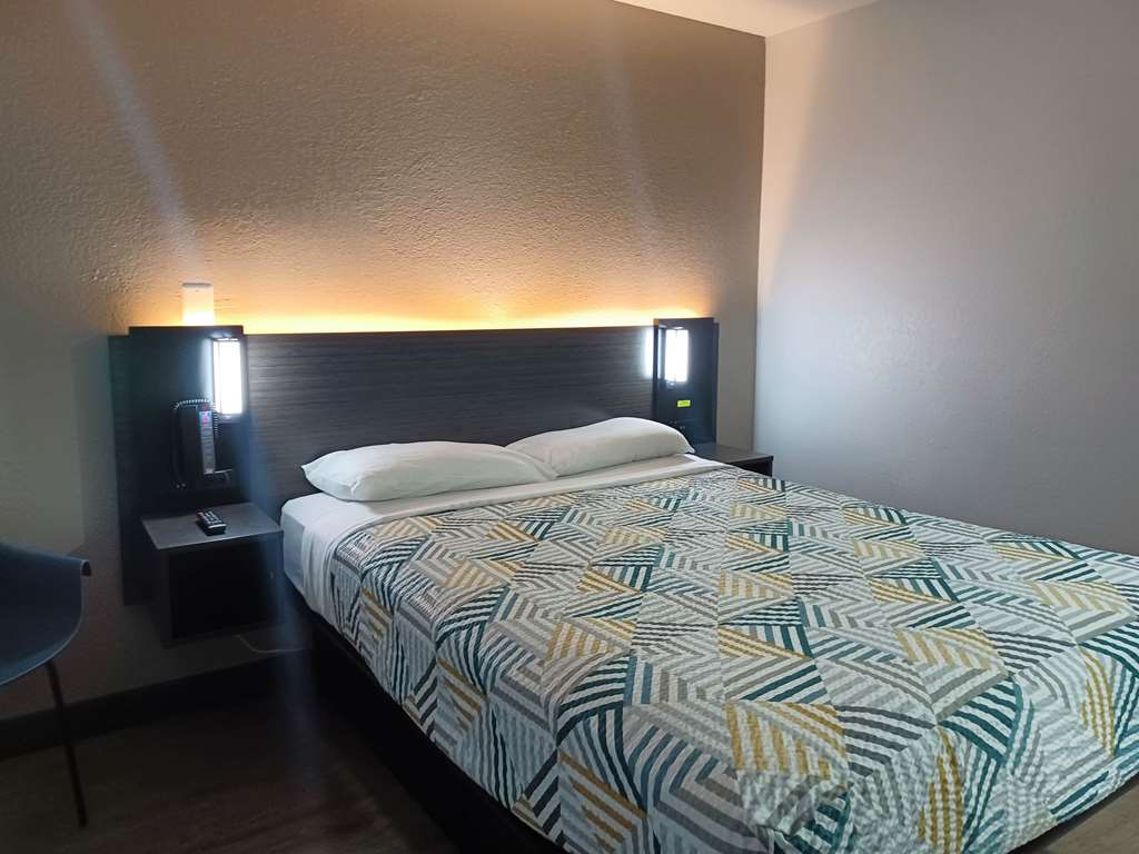 Motel 6 Fresno CA Blackstone North - photo 10
