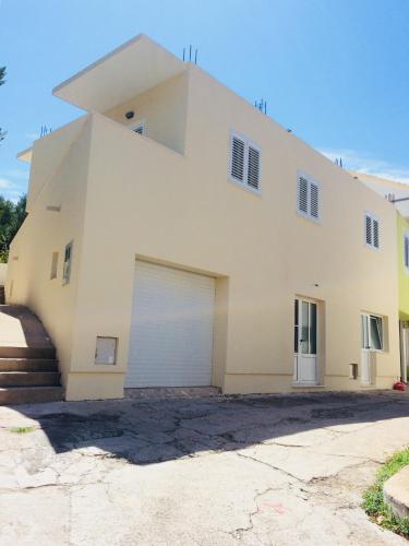 Apartmani Kronjac — 4-Star Luxury Hotel in Milna, Croatia
