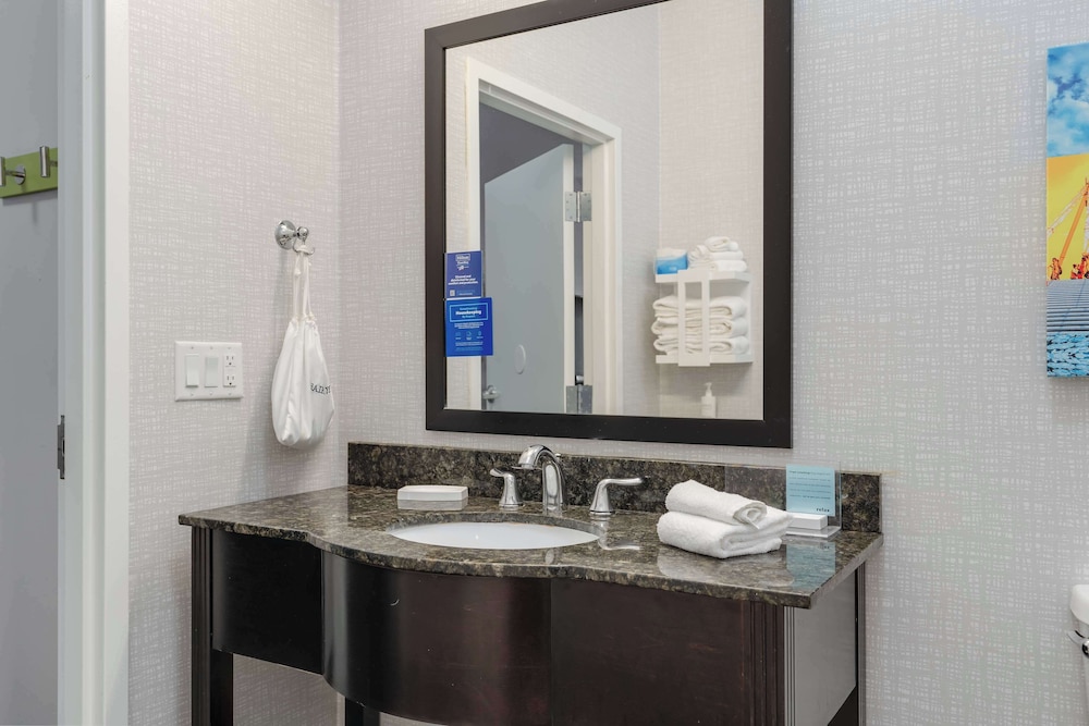 Hampton Inn Bloomington West - photo 27