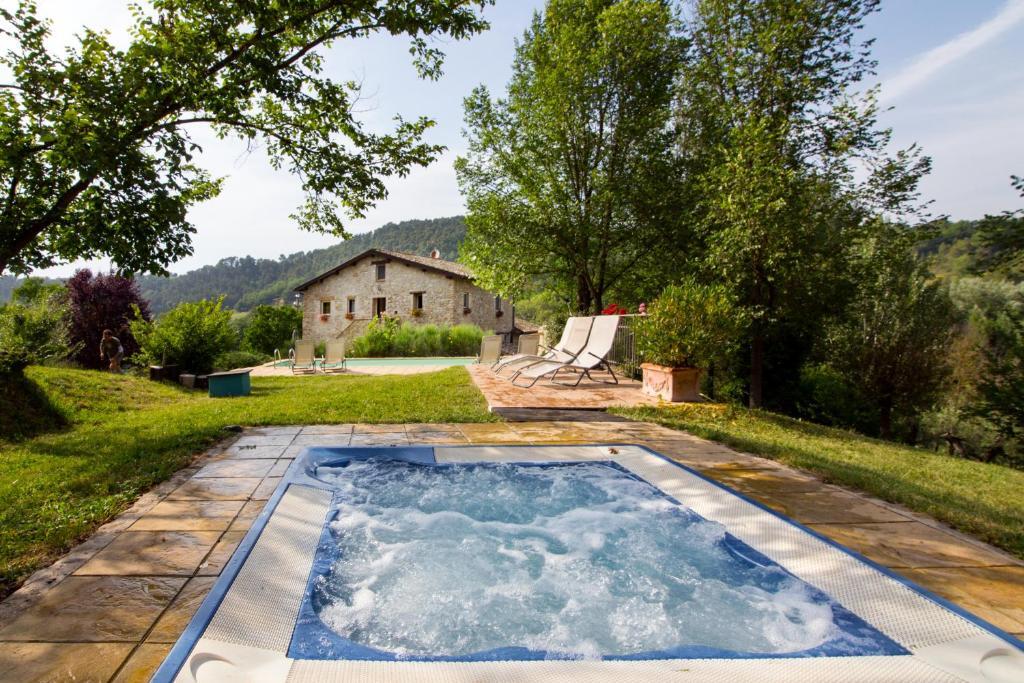 Casale Santa Caterina Jacuzzi And Pool — hotel in Collazzone