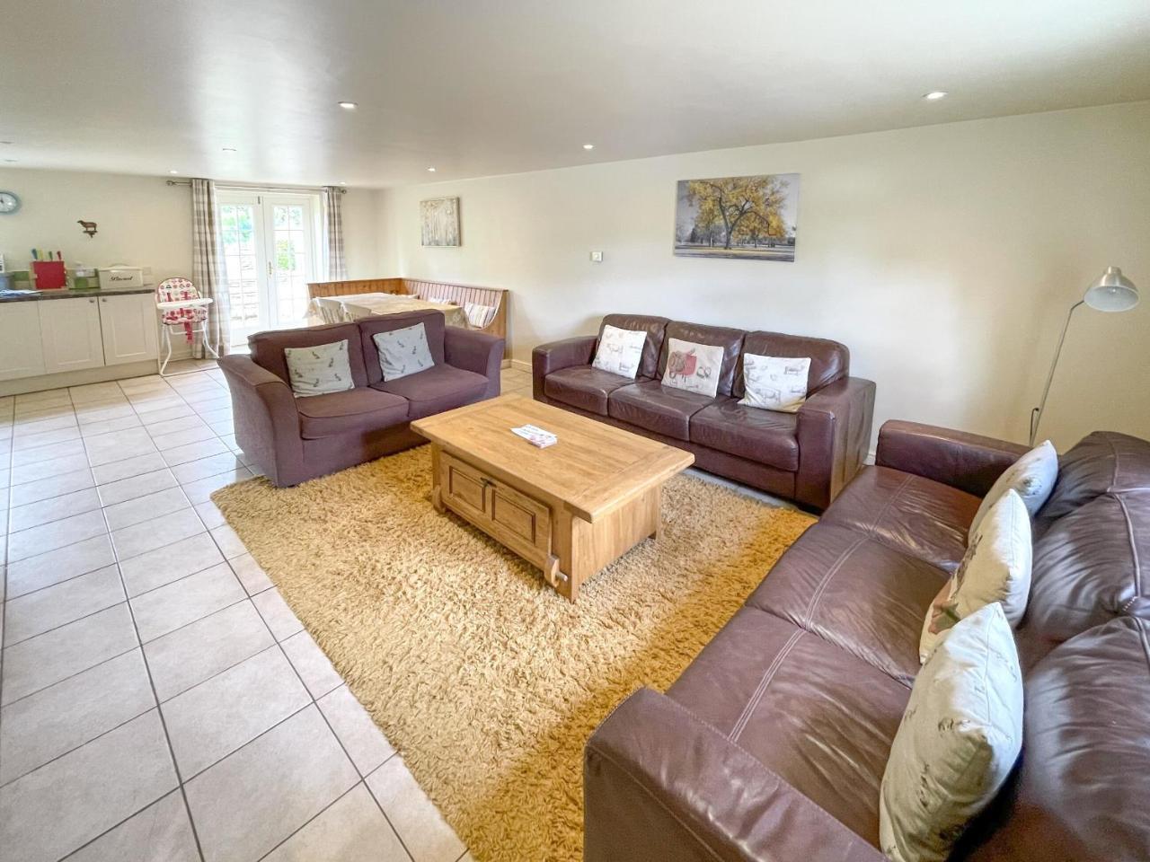 Lily Pad 2 Uk43901 — Peterborough