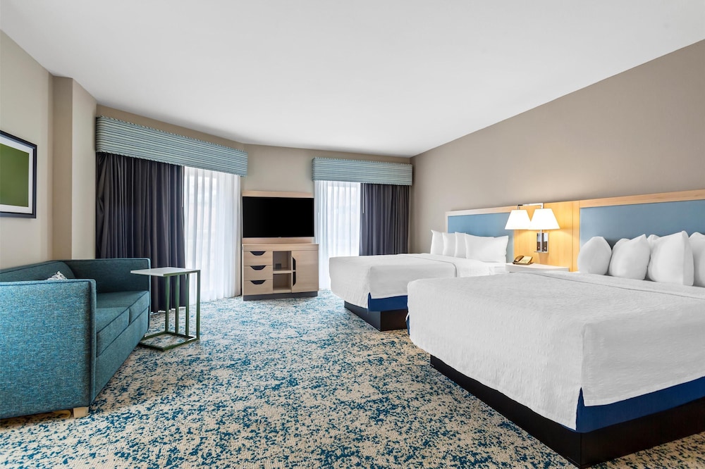 Hampton Inn & Suites St. Petersburg Downtown - photo 36