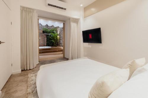 AmazINN Places Casco Viejo Jacuzzi Adults only — 4-Star Luxury Hotel in Panama, Panama
