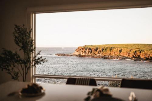 42 Loves Bay 5 Bedroom Sea cliff View House with Pool — 4-Star Luxury Hotel in Kiama, Australia